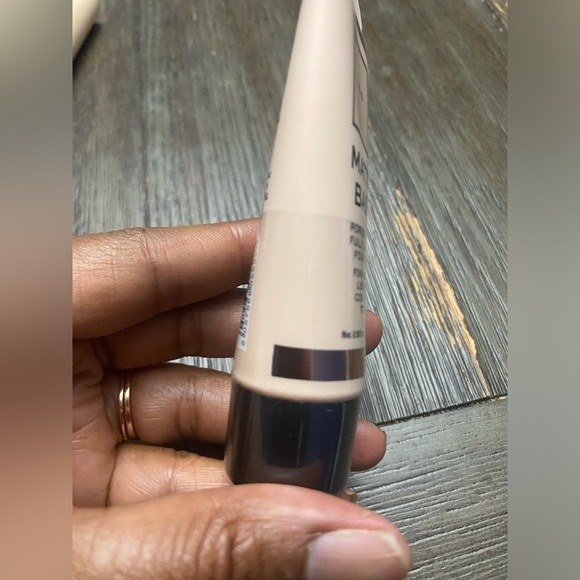 Revolution Matte Base Foundation F6.5 Soft Matte Powder Finish - Picture 5 of 5